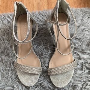 Size 7.       Silver